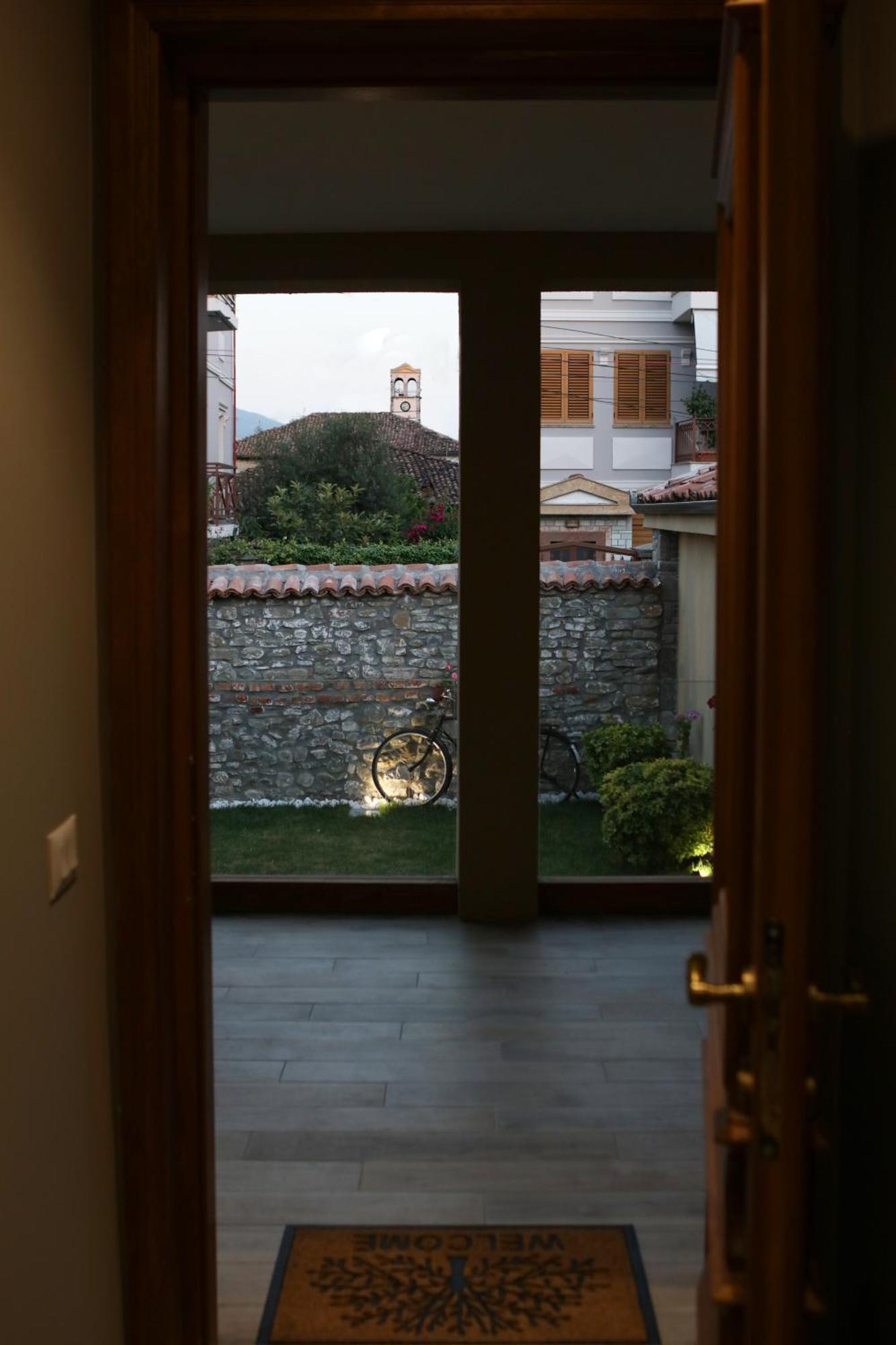 Villa Zoi A Stay To Remember I Located Inside The Castle Of Elbasan, On A Historic Roman Road Via Egnatia I Homemade Breakfast 外观 照片