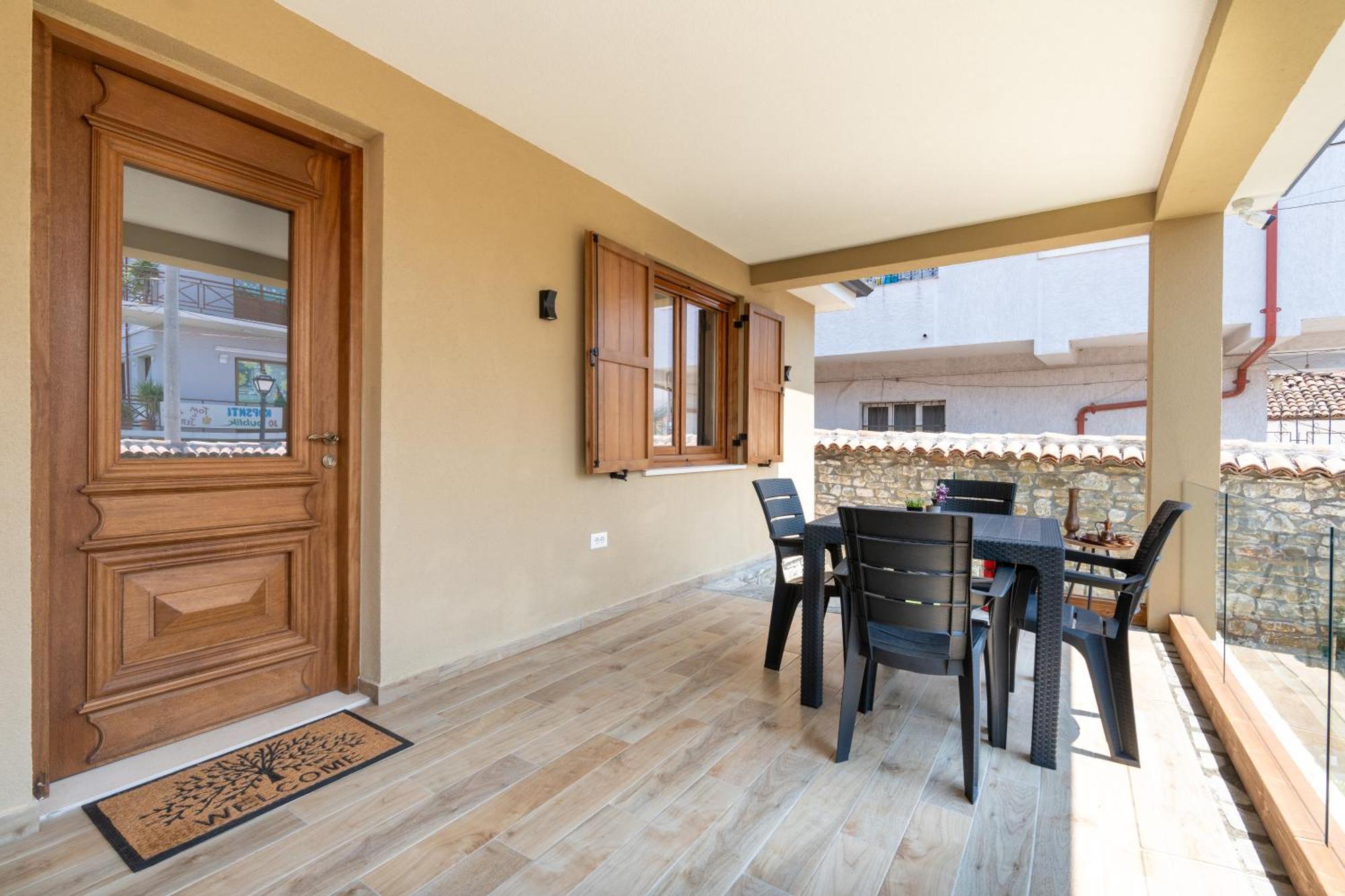 Villa Zoi A Stay To Remember I Located Inside The Castle Of Elbasan, On A Historic Roman Road Via Egnatia I Homemade Breakfast 外观 照片